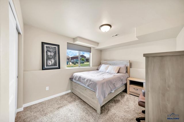 648 LIBERTY PARK DR, Box Elder, SD 57701