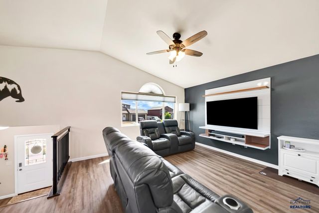 648 LIBERTY PARK DR, Box Elder, SD 57701