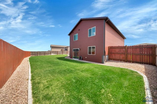 648 LIBERTY PARK DR, Box Elder, SD 57701