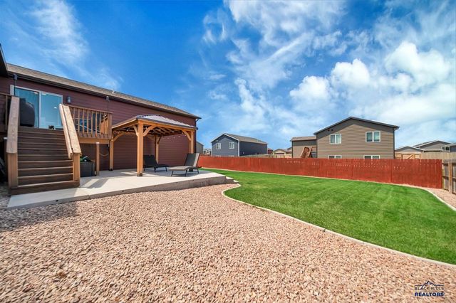 648 LIBERTY PARK DR, Box Elder, SD 57701