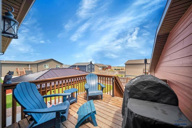 648 LIBERTY PARK DR, Box Elder, SD 57701