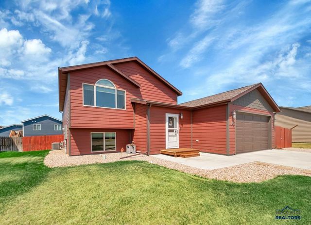 648 LIBERTY PARK DR, Box Elder, SD 57701