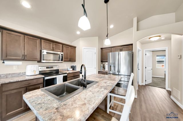 648 LIBERTY PARK DR, Box Elder, SD 57701