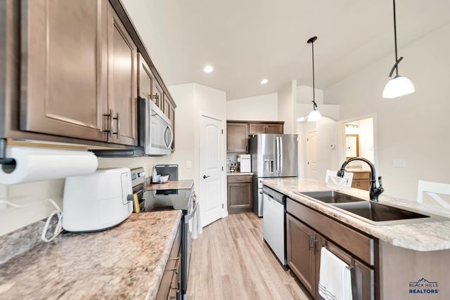 648 LIBERTY PARK DR, Box Elder, SD 57701