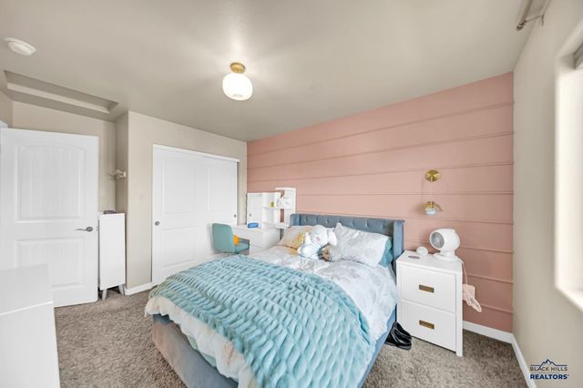 648 LIBERTY PARK DR, Box Elder, SD 57701