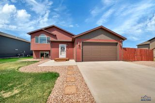 648 LIBERTY PARK DR, Box Elder, SD 57701