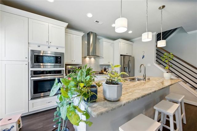 301 Sikeston LN, Chesapeake, VA 23322