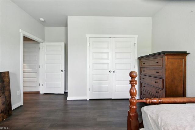 301 Sikeston LN, Chesapeake, VA 23322
