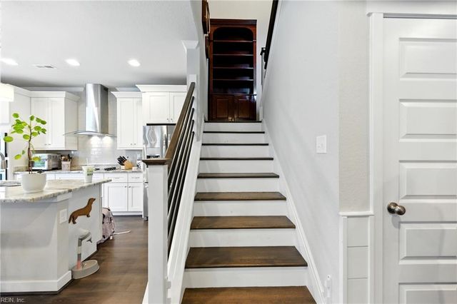 301 Sikeston LN, Chesapeake, VA 23322