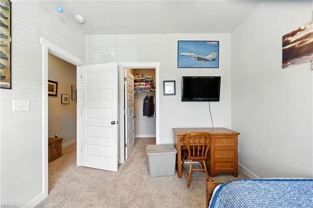 301 Sikeston LN, Chesapeake, VA 23322