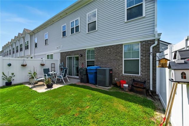 301 Sikeston LN, Chesapeake, VA 23322