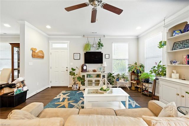 301 Sikeston LN, Chesapeake, VA 23322