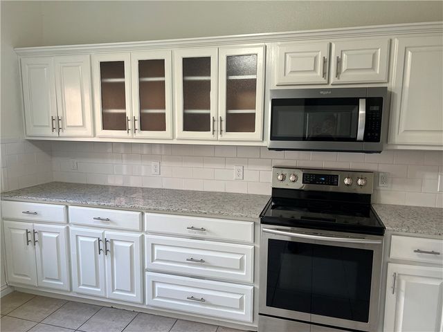 12 Cranfield Drive, Bella Vista, AR 72714