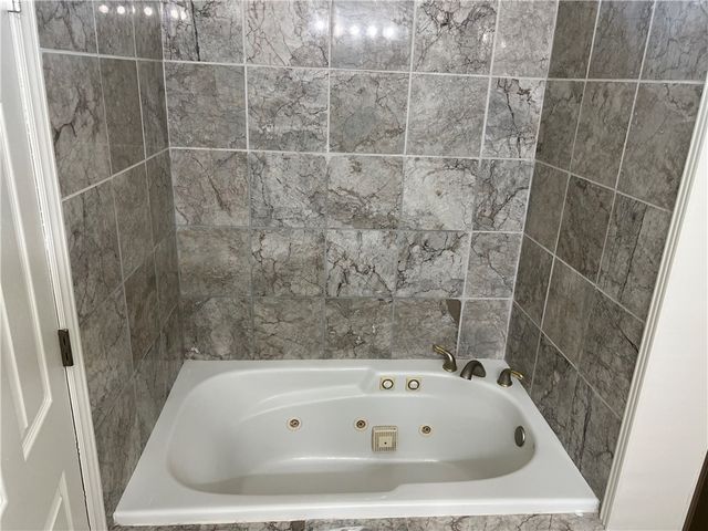 12 Cranfield Drive, Bella Vista, AR 72714