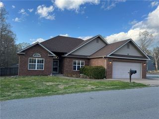 12 Cranfield Drive, Bella Vista, AR 72714