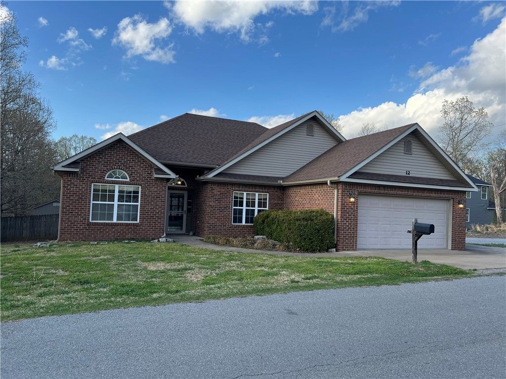 12 Cranfield Drive, Bella Vista, AR 72714