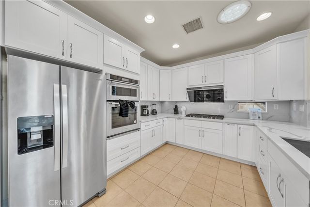 17 Riveroaks, Irvine, CA 92602