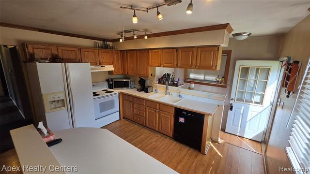 33431 Farmington Court, Westland, MI 48185