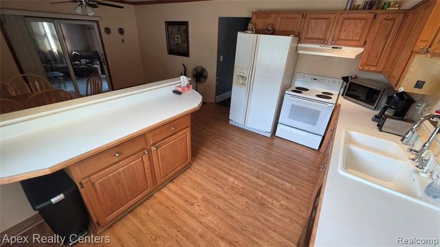 33431 Farmington Court, Westland, MI 48185