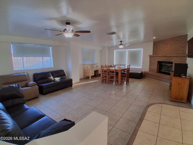 2650 W Aurora Drive, Tucson, AZ 85746