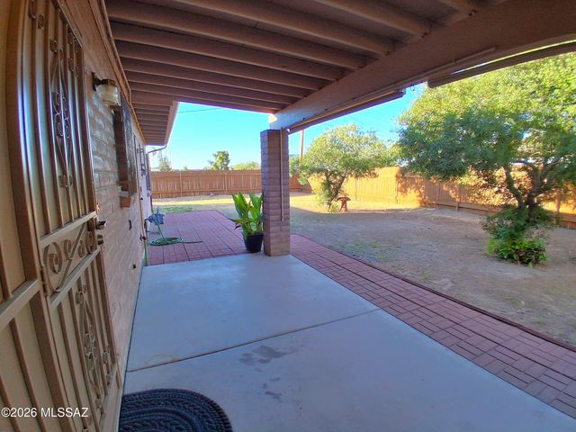 2650 W Aurora Drive, Tucson, AZ 85746