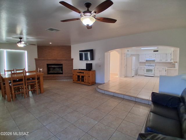 2650 W Aurora Drive, Tucson, AZ 85746