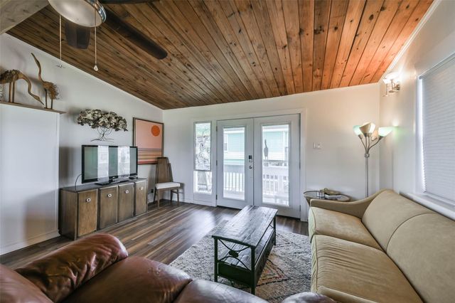 4035 Hardin Drive, Galveston, TX 77554