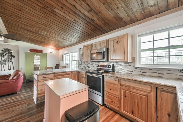 4035 Hardin Drive, Galveston, TX 77554