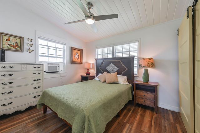 4035 Hardin Drive, Galveston, TX 77554