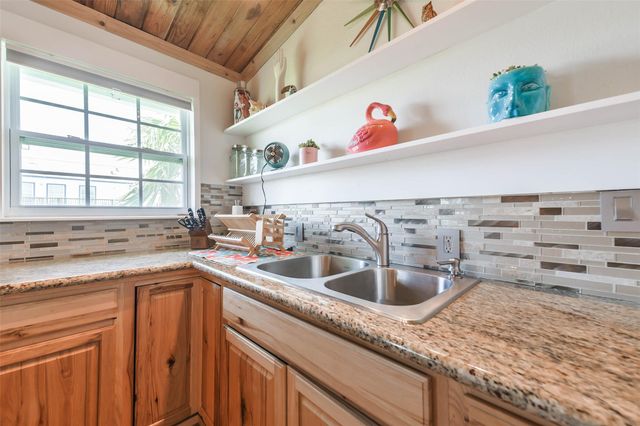 4035 Hardin Drive, Galveston, TX 77554