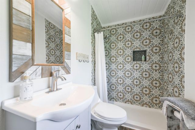4035 Hardin Drive, Galveston, TX 77554