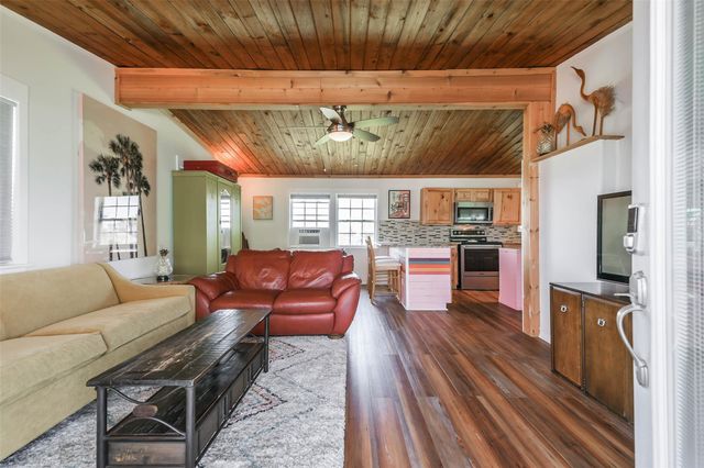 4035 Hardin Drive, Galveston, TX 77554