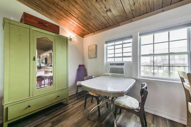 4035 Hardin Drive, Galveston, TX 77554