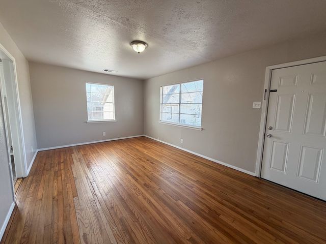 410 N Flat Street, Waxahachie, TX 75165