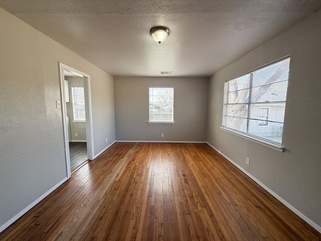 410 N Flat Street, Waxahachie, TX 75165