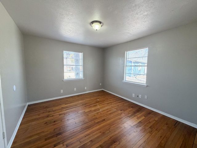 410 N Flat Street, Waxahachie, TX 75165