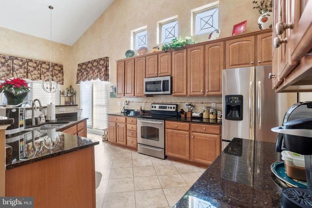 21 WOODFIELD CIR, Pemberton, NJ 08068