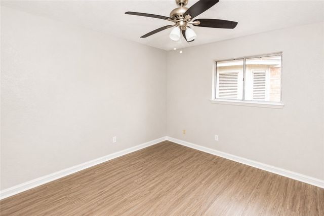 5713 Crest Pebble Dr, Corpus Christi, TX 78415