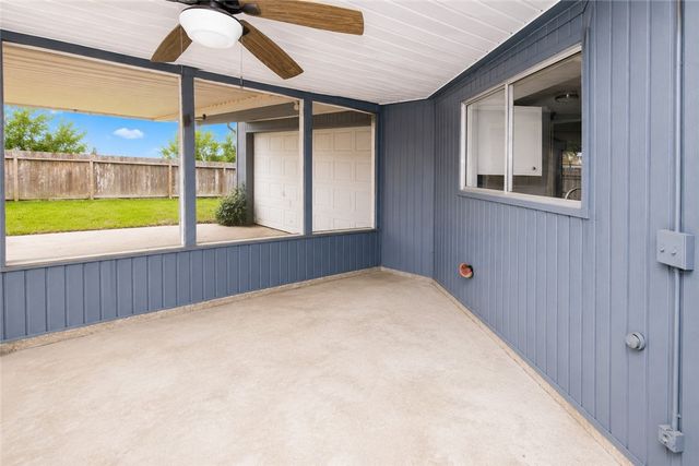 5713 Crest Pebble Dr, Corpus Christi, TX 78415