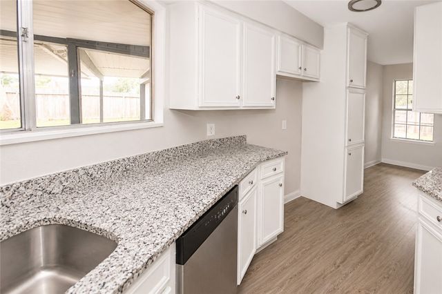 5713 Crest Pebble Dr, Corpus Christi, TX 78415