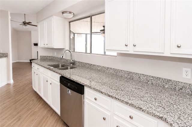 5713 Crest Pebble Dr, Corpus Christi, TX 78415