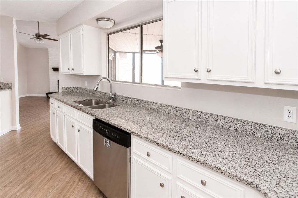 5713 Crest Pebble Dr, Corpus Christi, TX 78415 — photo 5