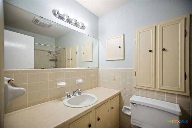 716 Brookhollow Drive, Port Lavaca, TX 77979