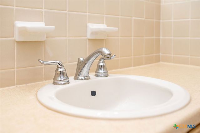 716 Brookhollow Drive, Port Lavaca, TX 77979