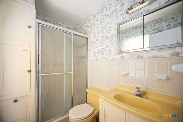 716 Brookhollow Drive, Port Lavaca, TX 77979