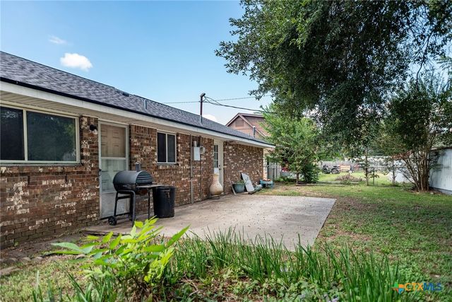 716 Brookhollow Drive, Port Lavaca, TX 77979