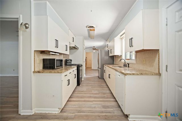 716 Brookhollow Drive, Port Lavaca, TX 77979