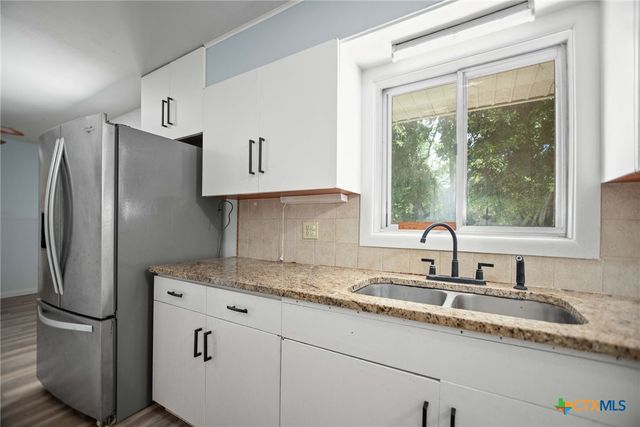 716 Brookhollow Drive, Port Lavaca, TX 77979