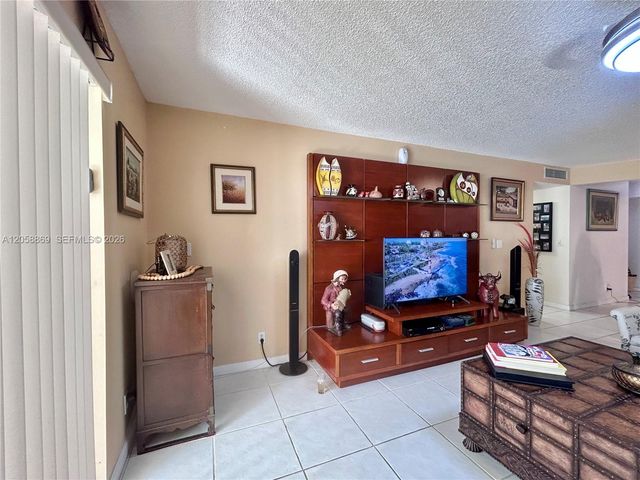 190 SE 5th Avenue 104, Dania Beach, FL 33004