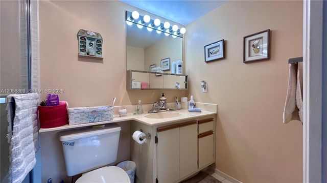 190 SE 5th Avenue 104, Dania Beach, FL 33004